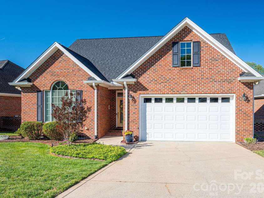 141 Spring Forest Drive, Shelby, NC 28152.  MLS# CAR4376473, YatesRealty ID 25555. 