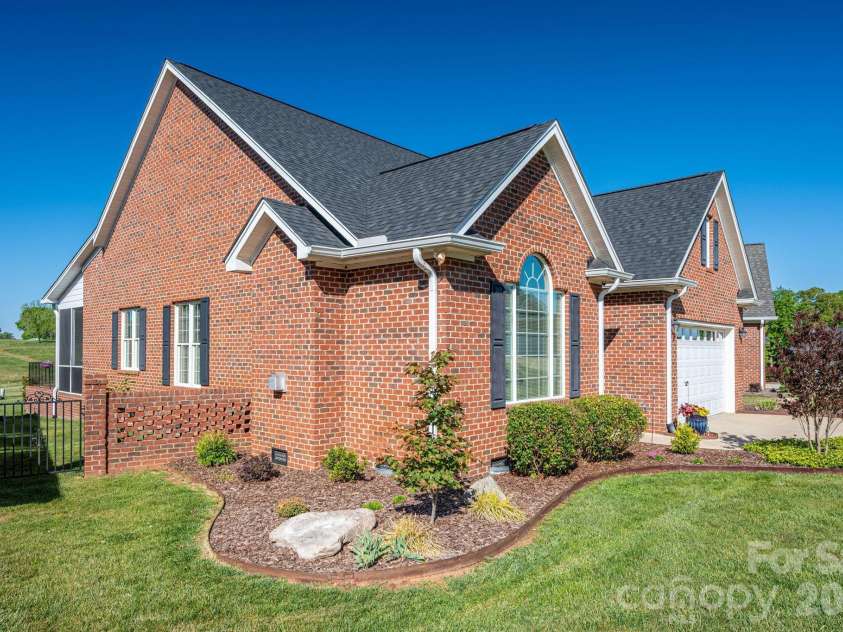 141 Spring Forest Drive, Shelby, NC 28152.  MLS# CAR4376473, YatesRealty ID 25555. 