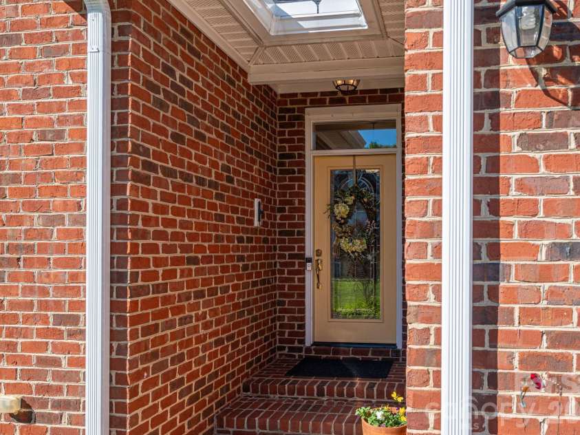 141 Spring Forest Drive, Shelby, NC 28152.  MLS# CAR4376473, YatesRealty ID 25555. 