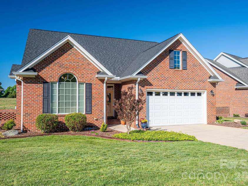 141 Spring Forest Drive, Shelby, NC 28152.  MLS# CAR4376473, YatesRealty ID 25555. 