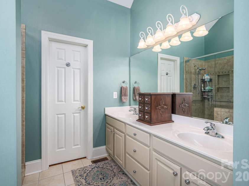 141 Spring Forest Drive, Shelby, NC 28152.  MLS# CAR4376473, YatesRealty ID 25555. 
