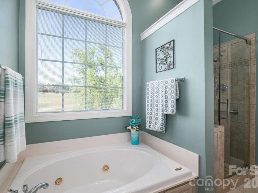 141 Spring Forest Drive, Shelby, NC 28152.  MLS# CAR4376473, YatesRealty ID 25555. 