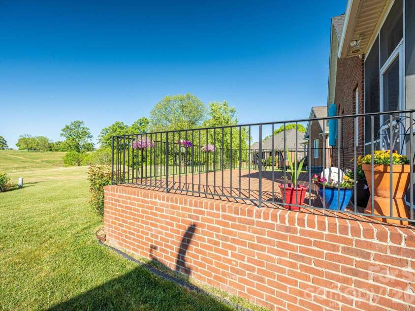 141 Spring Forest Drive, Shelby, NC 28152.  MLS# CAR4376473, YatesRealty ID 25555. 