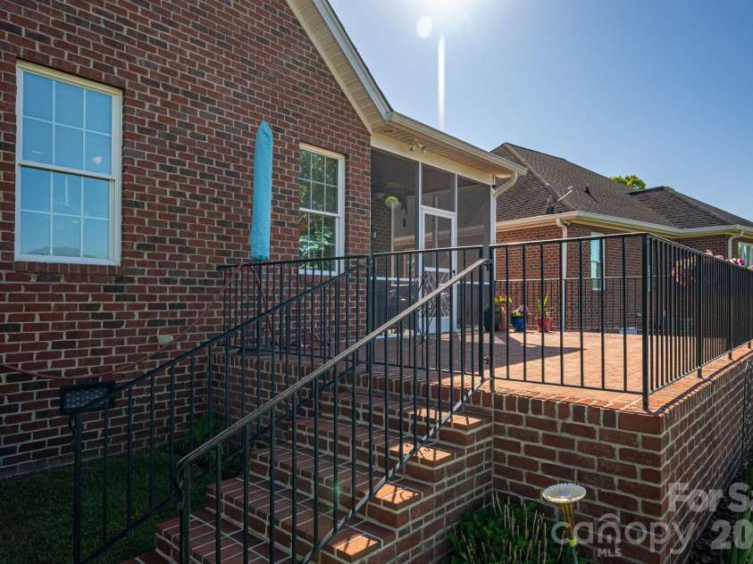 141 Spring Forest Drive, Shelby, NC 28152.  MLS# CAR4376473, YatesRealty ID 25555. 