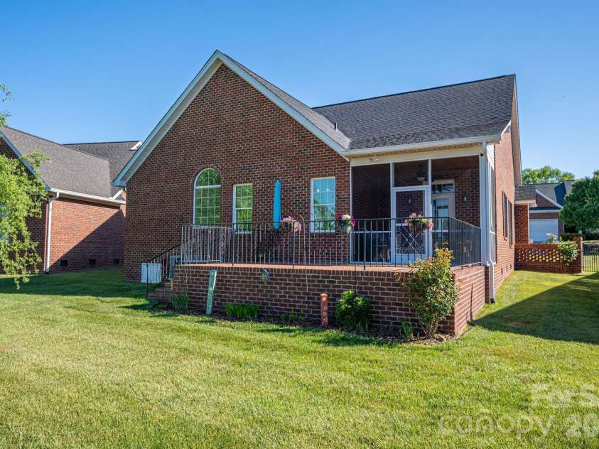 141 Spring Forest Drive, Shelby, NC 28152.  MLS# CAR4376473, YatesRealty ID 25555. 