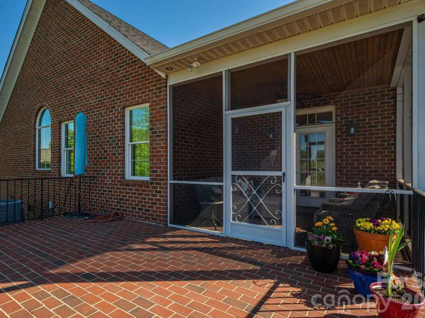 141 Spring Forest Drive, Shelby, NC 28152.  MLS# CAR4376473, YatesRealty ID 25555. 
