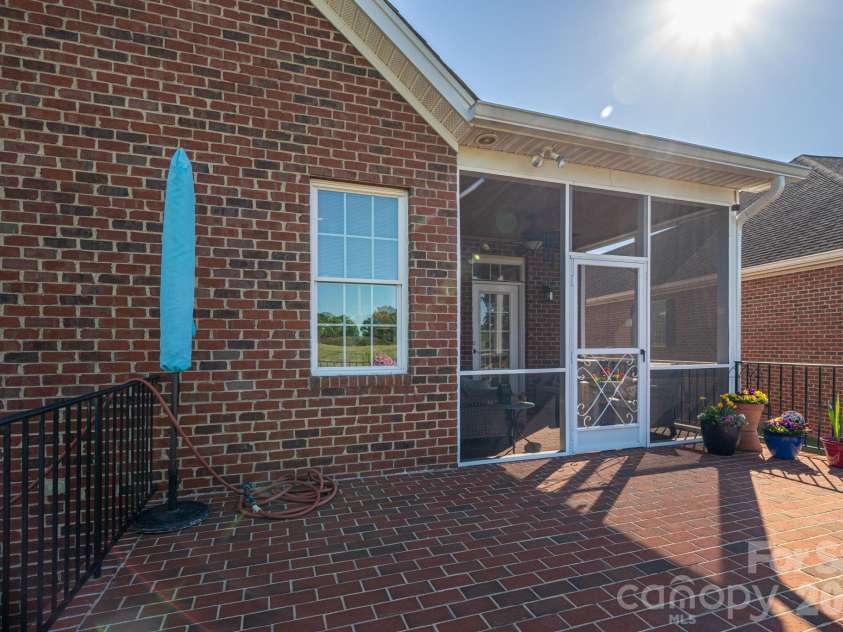 141 Spring Forest Drive, Shelby, NC 28152.  MLS# CAR4376473, YatesRealty ID 25555. 