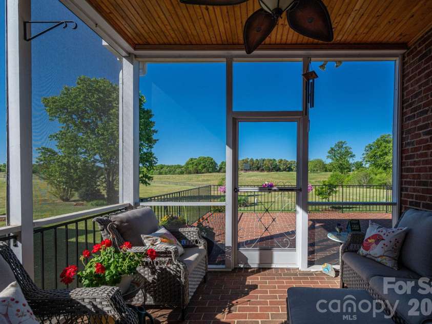 141 Spring Forest Drive, Shelby, NC 28152.  MLS# CAR4376473, YatesRealty ID 25555. 