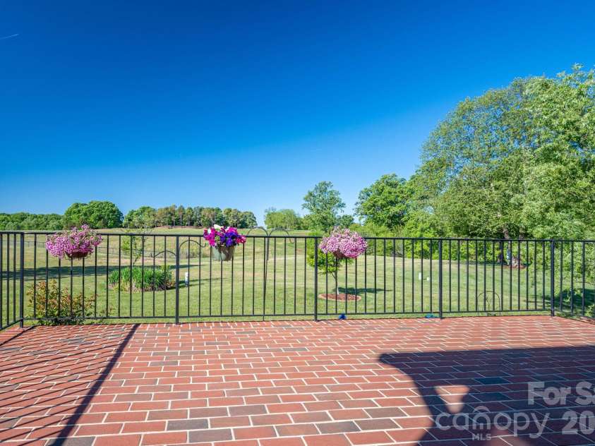 141 Spring Forest Drive, Shelby, NC 28152.  MLS# CAR4376473, YatesRealty ID 25555. 