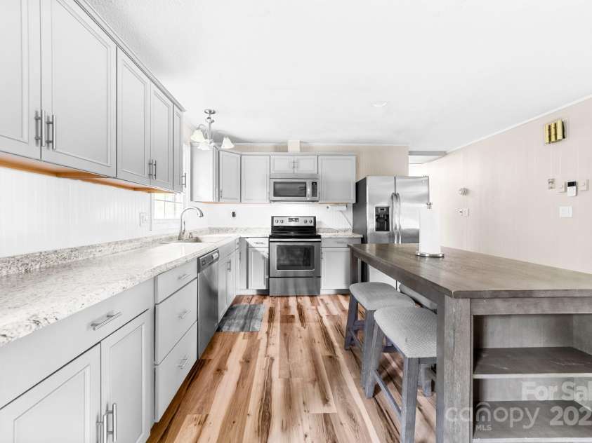 2509 Woodbridge Drive, Gastonia, NC 28056.  MLS# CAR4278859, YatesRealty ID 25555. 