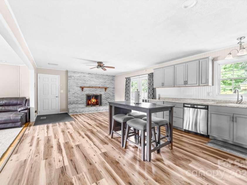 2509 Woodbridge Drive, Gastonia, NC 28056.  MLS# CAR4278859, YatesRealty ID 25555. 