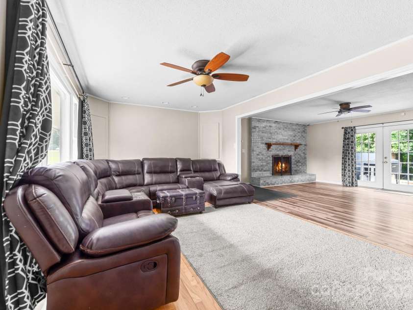 2509 Woodbridge Drive, Gastonia, NC 28056.  MLS# CAR4278859, YatesRealty ID 25555. 