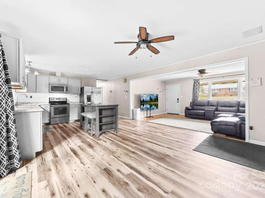 2509 Woodbridge Drive, Gastonia, NC 28056.  MLS# CAR4278859, YatesRealty ID 25555. 