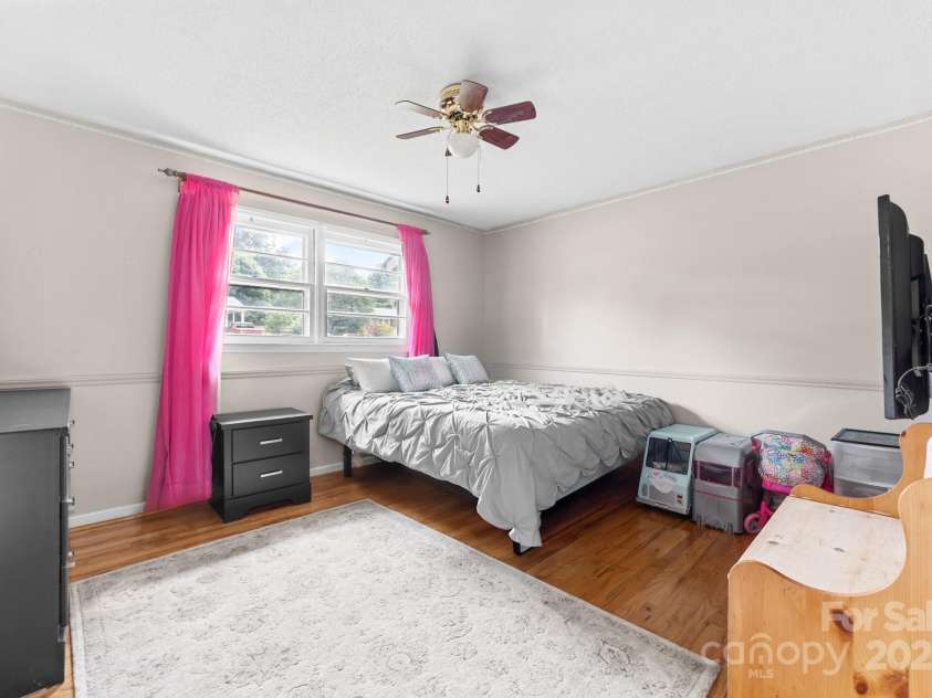 2509 Woodbridge Drive, Gastonia, NC 28056.  MLS# CAR4278859, YatesRealty ID 25555. 