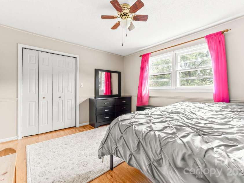 2509 Woodbridge Drive, Gastonia, NC 28056.  MLS# CAR4278859, YatesRealty ID 25555. 