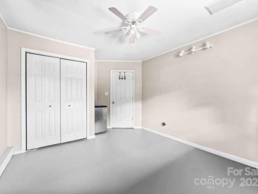 2509 Woodbridge Drive, Gastonia, NC 28056.  MLS# CAR4278859, YatesRealty ID 25555. 
