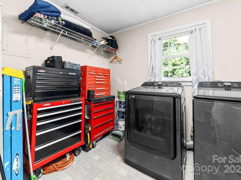 2509 Woodbridge Drive, Gastonia, NC 28056.  MLS# CAR4278859, YatesRealty ID 25555. 