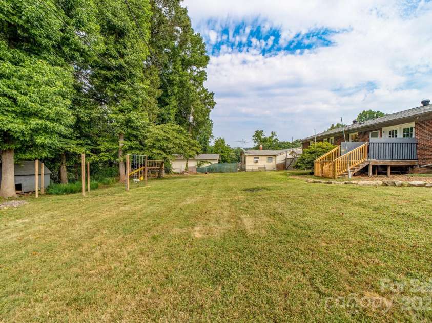 2509 Woodbridge Drive, Gastonia, NC 28056.  MLS# CAR4278859, YatesRealty ID 25555. 