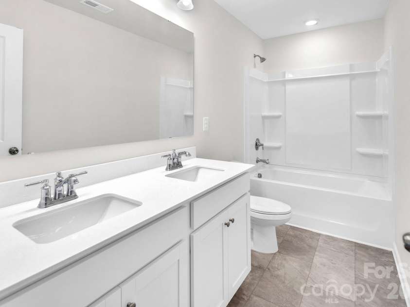 1525 Felthorpe Way, Indian Trail, NC 28079.  MLS# CAR4380682, YatesRealty ID 25557. Hall Bath