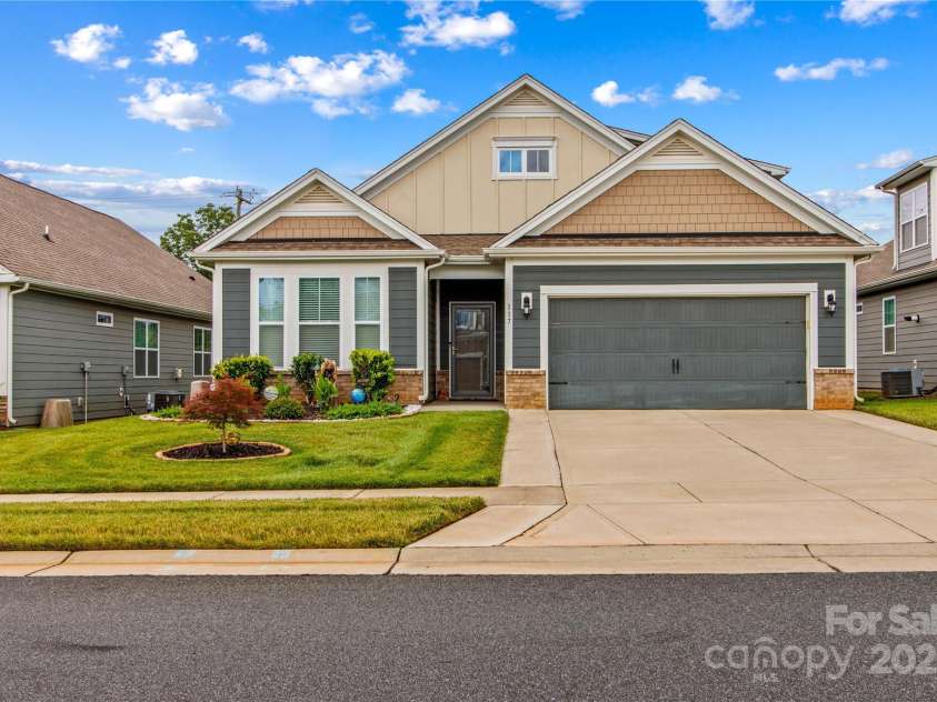 117 Cup Chase Drive, Mooresville, NC 28115.  MLS# CAR4279101, YatesRealty ID 25558. 117 Cup Chase
