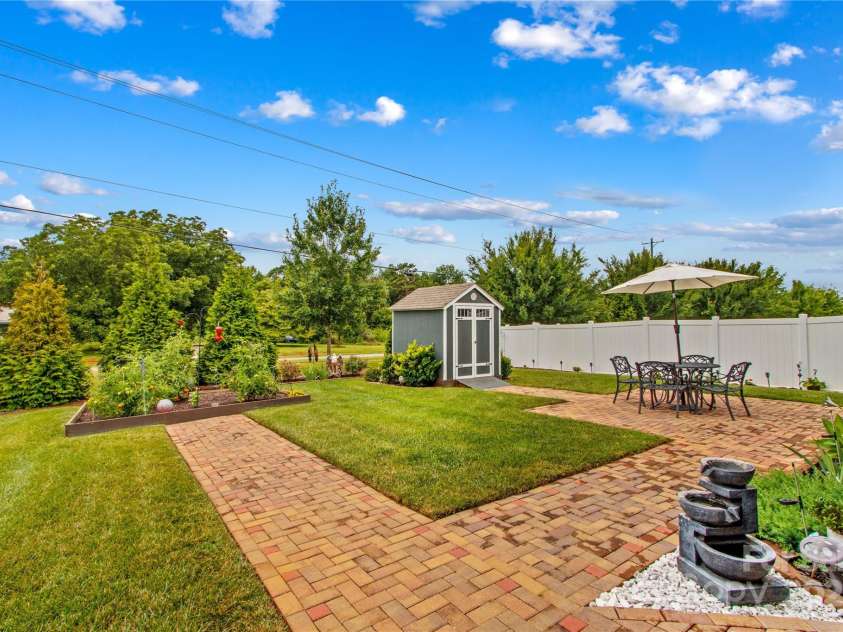 117 Cup Chase Drive, Mooresville, NC 28115.  MLS# CAR4279101, YatesRealty ID 25558. Rear yard view raised garden, patio walkway, dining area backs onto Hwy 3