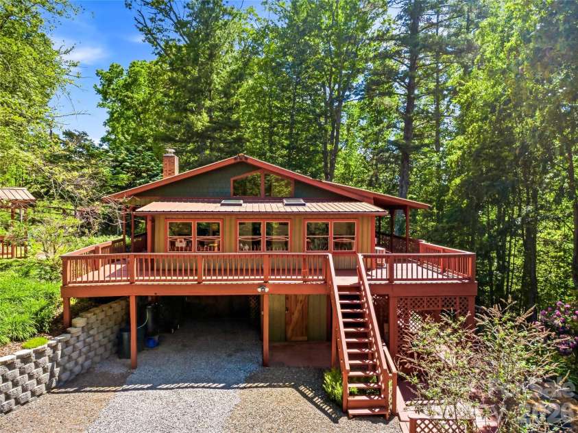 200 River Ridge Drive, Burnsville, NC 28714.  MLS# CAR4381745, YatesRealty ID 25559. 