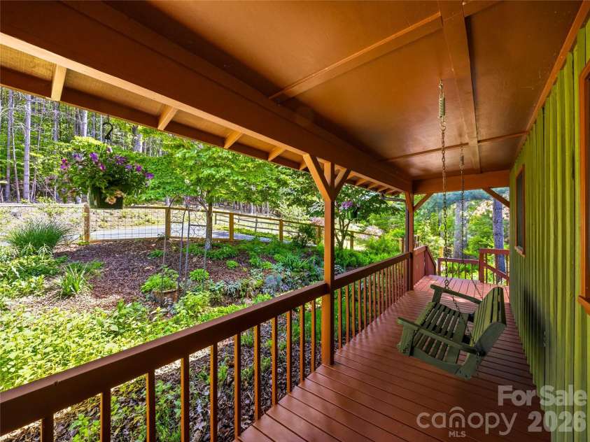 200 River Ridge Drive, Burnsville, NC 28714.  MLS# CAR4381745, YatesRealty ID 25559. 