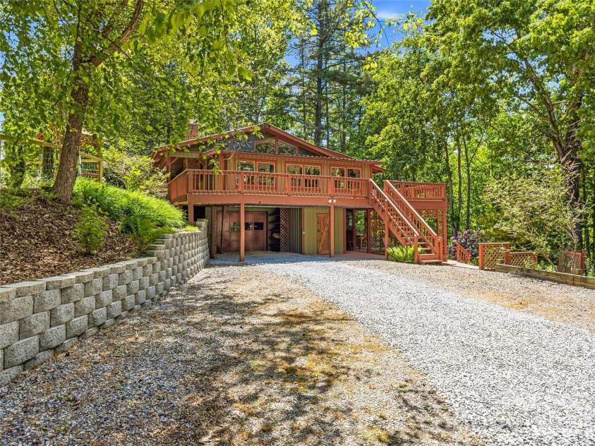 200 River Ridge Drive, Burnsville, NC 28714.  MLS# CAR4381745, YatesRealty ID 25559. 