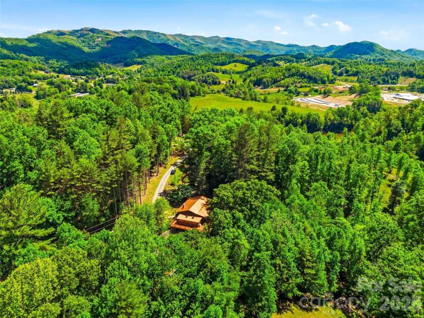 200 River Ridge Drive, Burnsville, NC 28714.  MLS# CAR4381745, YatesRealty ID 25559. 