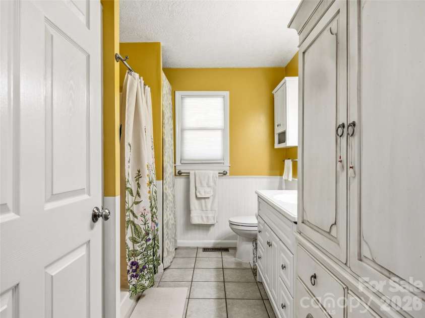 200 River Ridge Drive, Burnsville, NC 28714.  MLS# CAR4381745, YatesRealty ID 25559. Hall Bathroom