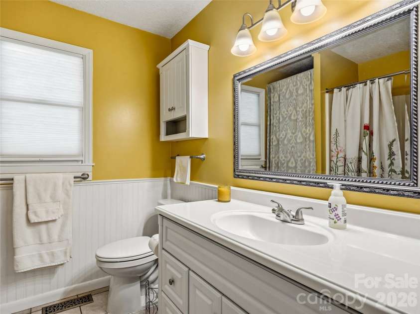 200 River Ridge Drive, Burnsville, NC 28714.  MLS# CAR4381745, YatesRealty ID 25559. Hall Bathroom