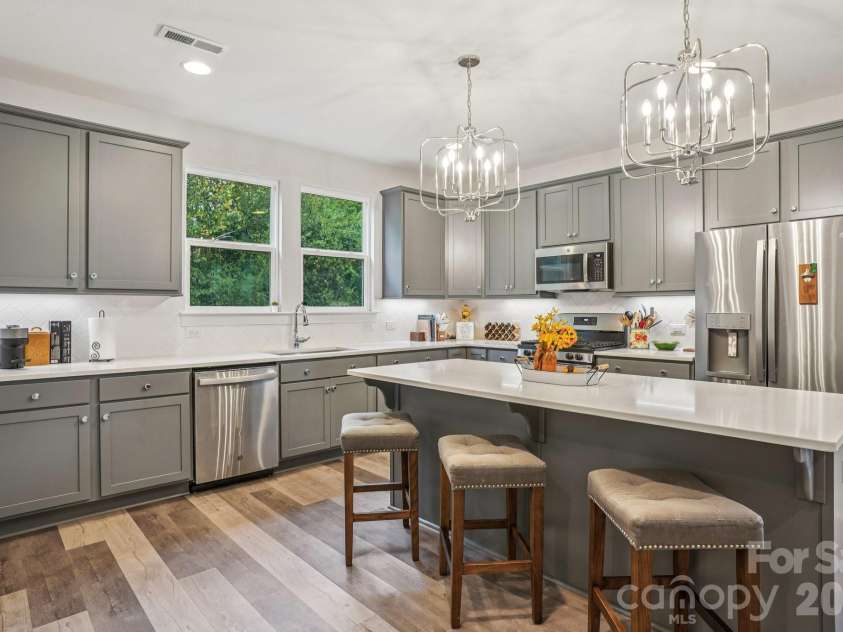 2242 Electric Lane, Charlotte, NC 28205.  MLS# CAR4315923, YatesRealty ID 2556. 