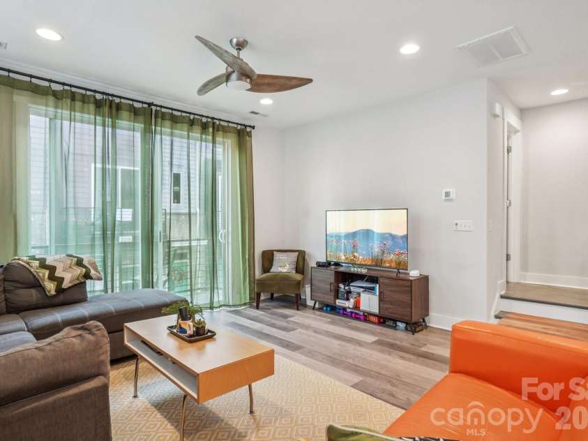 2242 Electric Lane, Charlotte, NC 28205.  MLS# CAR4315923, YatesRealty ID 2556. 