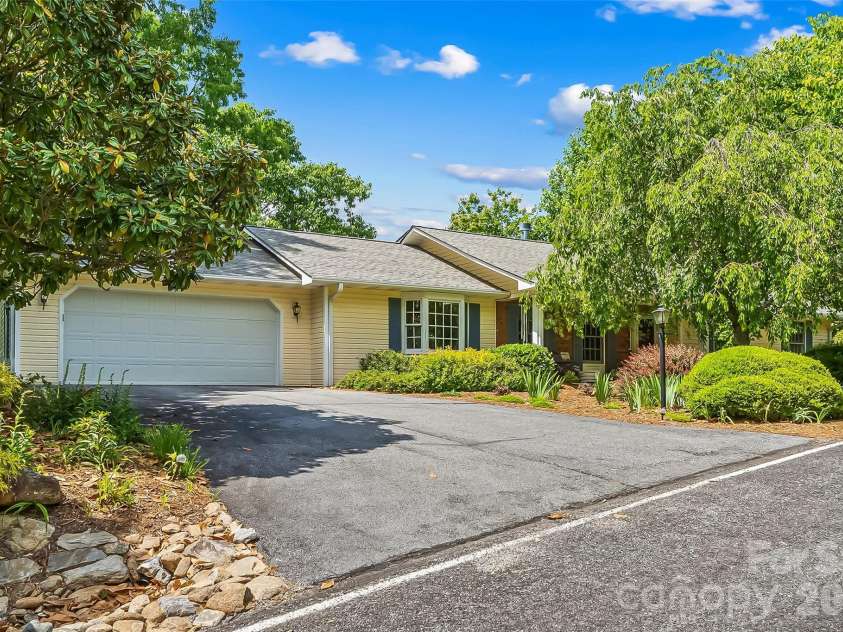 120 Eagle Rock Trail, Hendersonville, NC 28739.  MLS# CAR4382276, YatesRealty ID 25561. 
