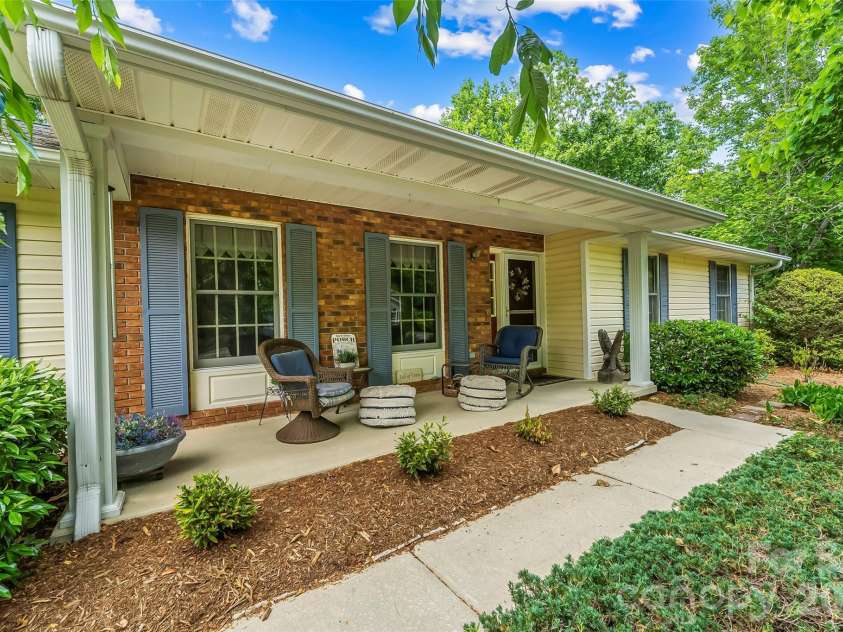 120 Eagle Rock Trail, Hendersonville, NC 28739.  MLS# CAR4382276, YatesRealty ID 25561. 