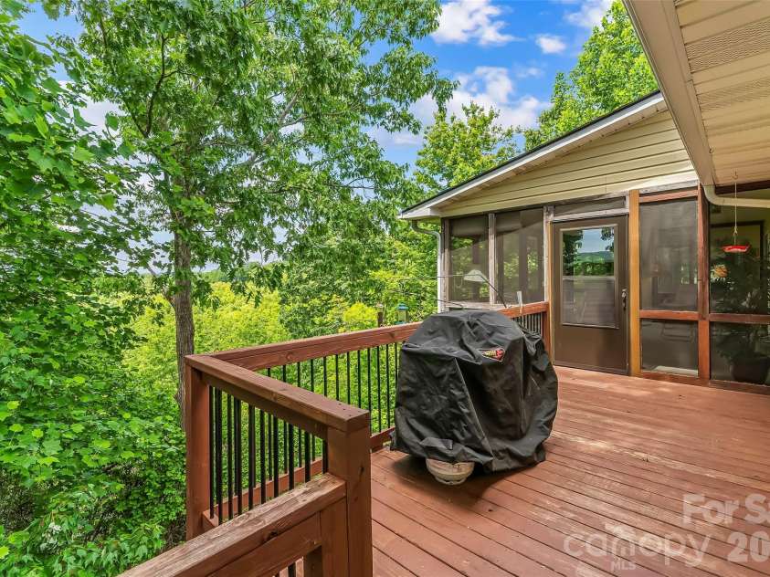120 Eagle Rock Trail, Hendersonville, NC 28739.  MLS# CAR4382276, YatesRealty ID 25561. 