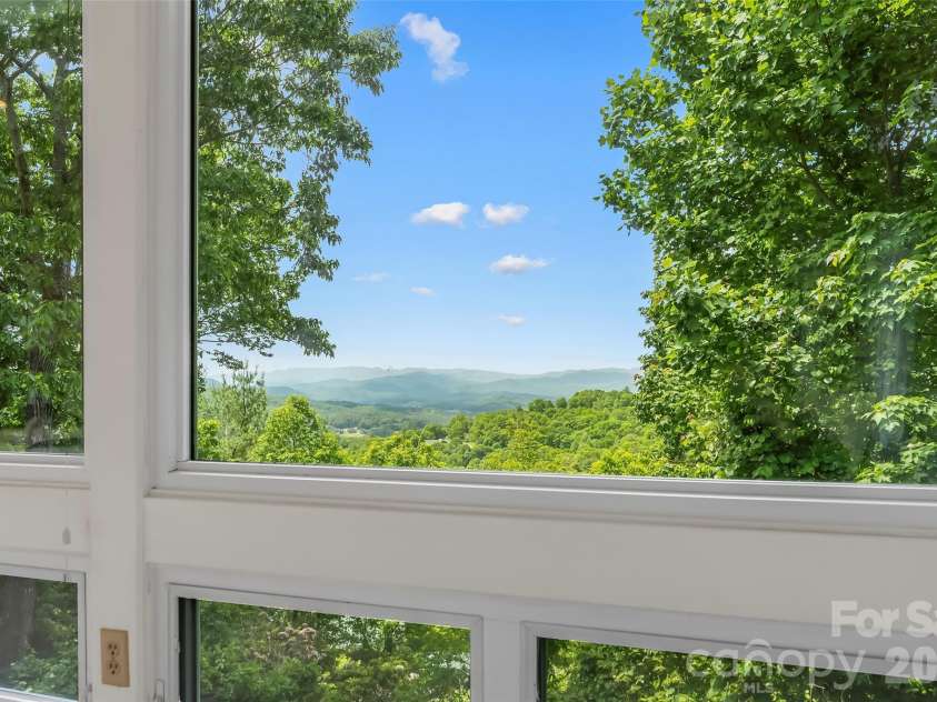 120 Eagle Rock Trail, Hendersonville, NC 28739.  MLS# CAR4382276, YatesRealty ID 25561. 