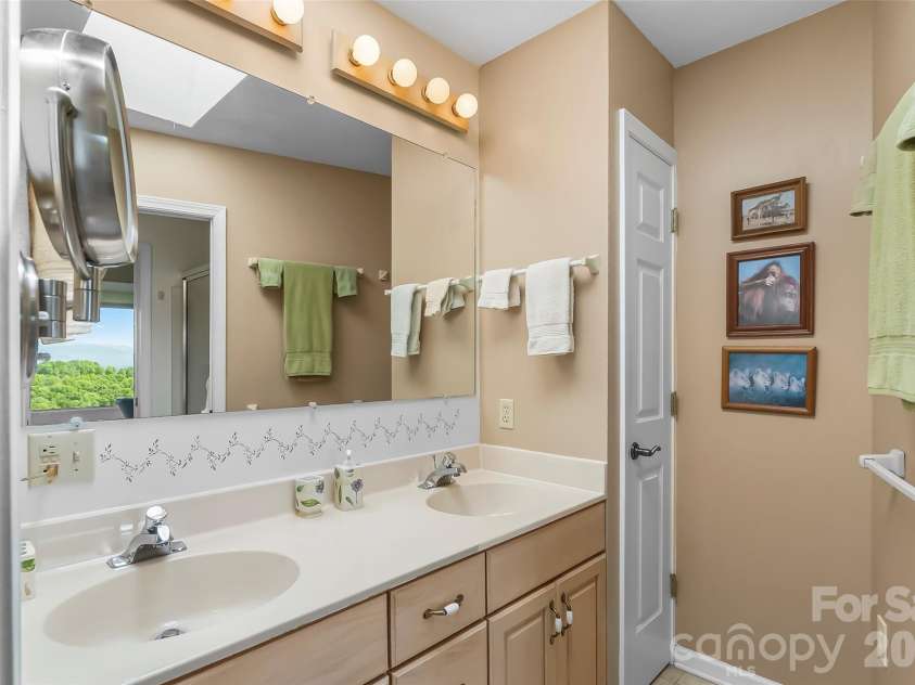 120 Eagle Rock Trail, Hendersonville, NC 28739.  MLS# CAR4382276, YatesRealty ID 25561. 