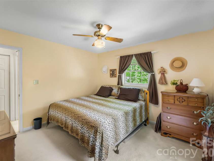 120 Eagle Rock Trail, Hendersonville, NC 28739.  MLS# CAR4382276, YatesRealty ID 25561. 