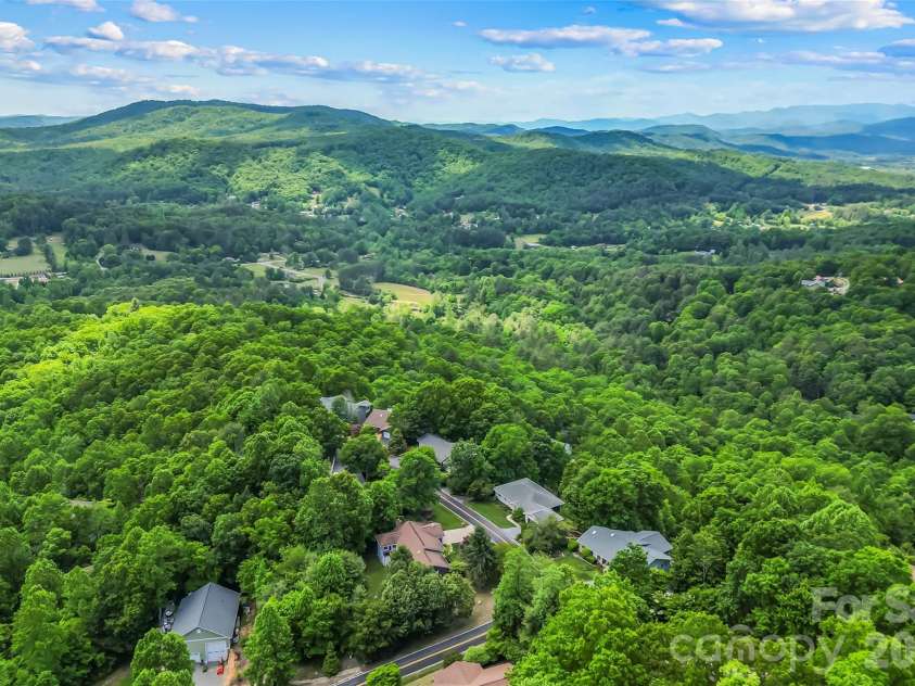 120 Eagle Rock Trail, Hendersonville, NC 28739.  MLS# CAR4382276, YatesRealty ID 25561. 
