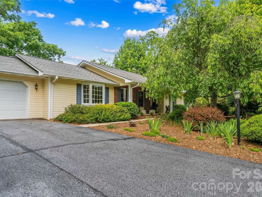 120 Eagle Rock Trail, Hendersonville, NC 28739.  MLS# CAR4382276, YatesRealty ID 25561. 