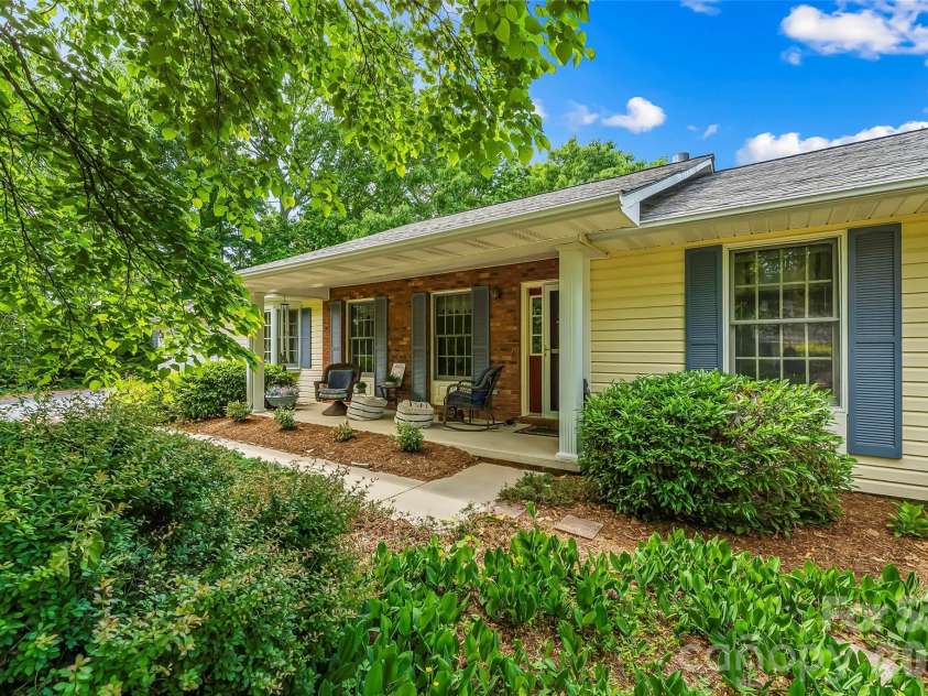 120 Eagle Rock Trail, Hendersonville, NC 28739.  MLS# CAR4382276, YatesRealty ID 25561. 