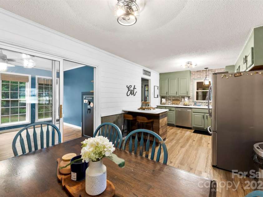 339 Deep Forest Court, Gastonia, NC 28056.  MLS# CAR4280940, YatesRealty ID 25561. Eat In Kitchen