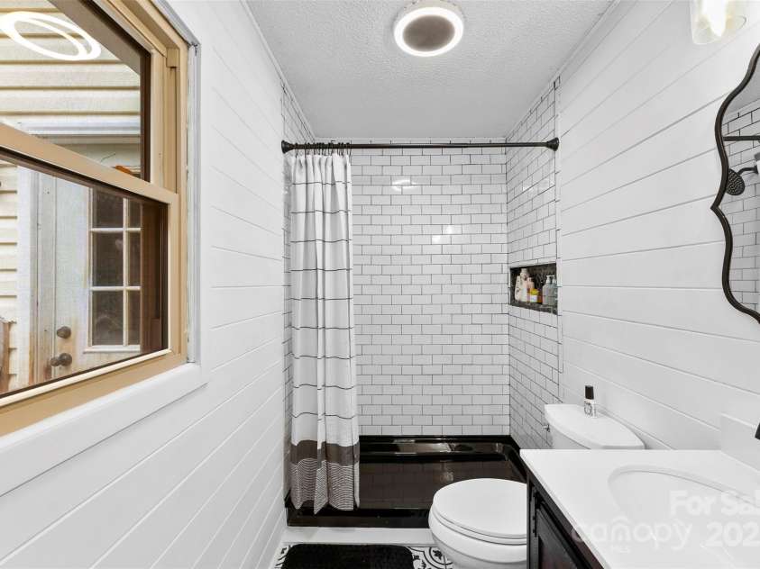 339 Deep Forest Court, Gastonia, NC 28056.  MLS# CAR4280940, YatesRealty ID 25561. Primary Bath