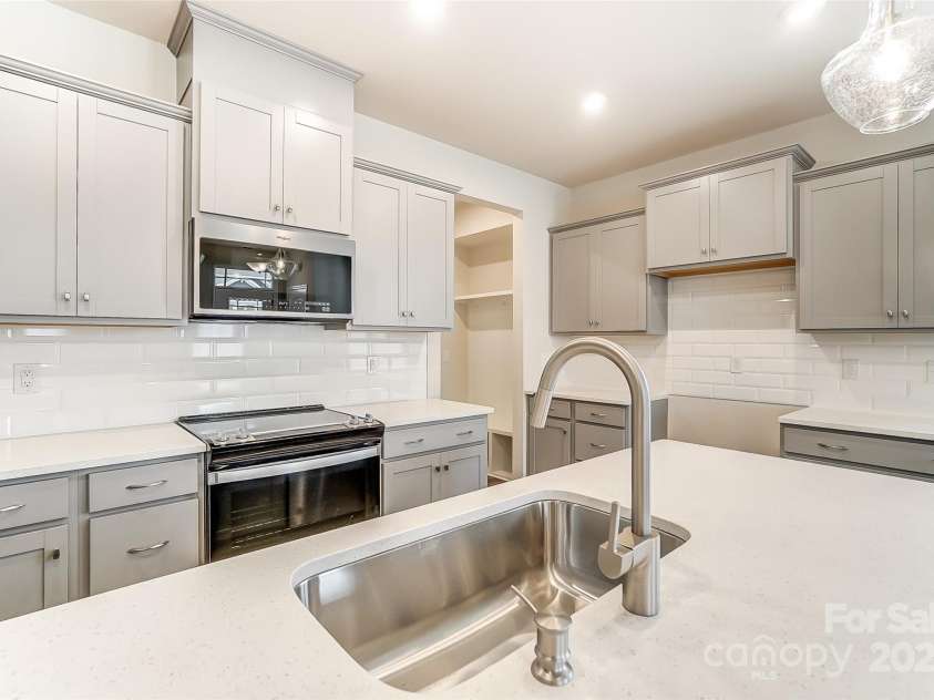 3916 Cheyney Park Drive, Charlotte, NC 28269.  MLS# CAR4280983, YatesRealty ID 25565. For representation purposes of floorplan only, actual homesite is under construction and design and structural options may vary