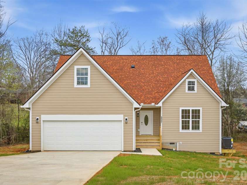 9067 McCray Farms Drive, Hickory, NC 28601.  MLS# CAR4353518, YatesRealty ID 25566. 