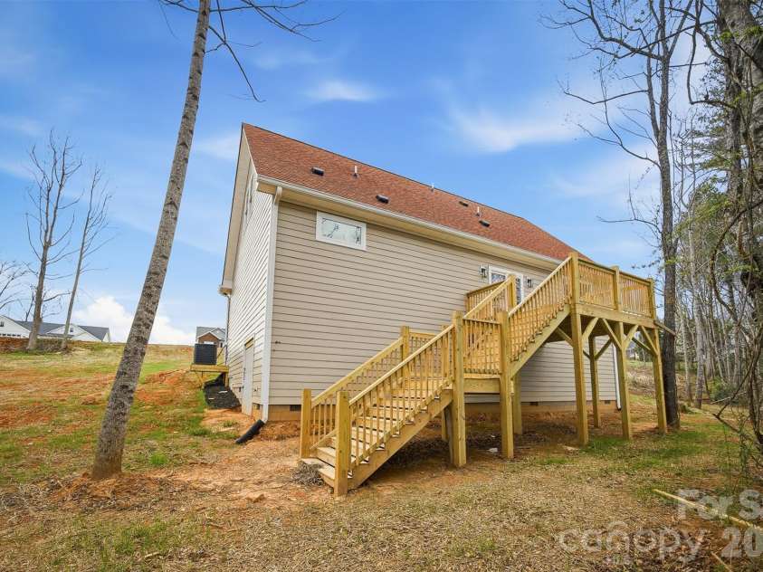 9067 McCray Farms Drive, Hickory, NC 28601.  MLS# CAR4353518, YatesRealty ID 25566. 