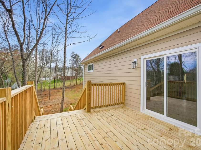 9067 McCray Farms Drive, Hickory, NC 28601.  MLS# CAR4353518, YatesRealty ID 25566. 
