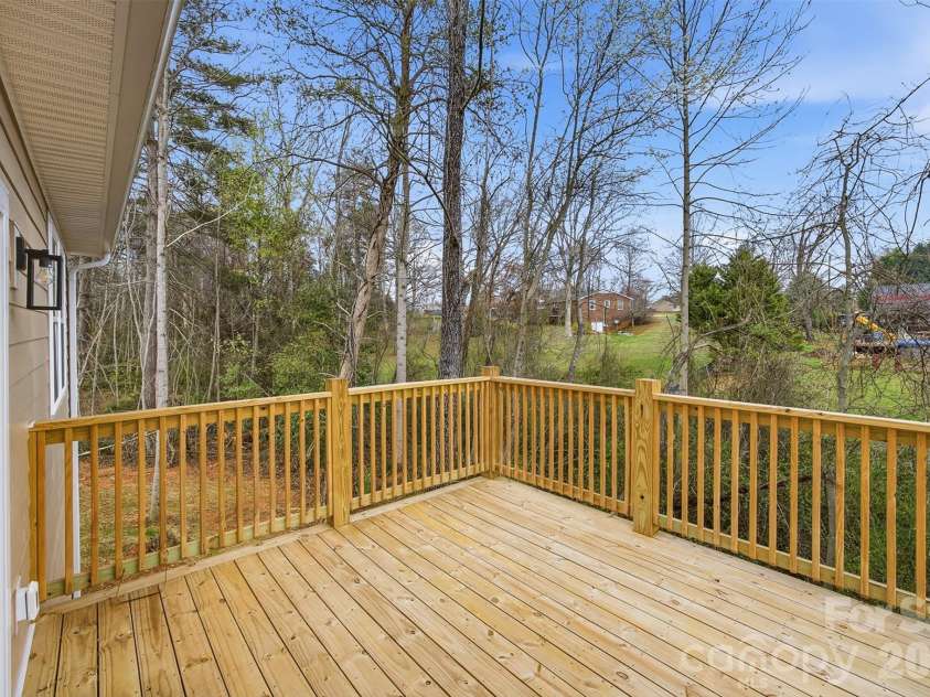 9067 McCray Farms Drive, Hickory, NC 28601.  MLS# CAR4353518, YatesRealty ID 25566. 
