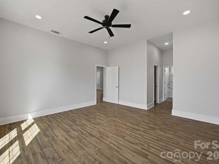 9067 McCray Farms Drive, Hickory, NC 28601.  MLS# CAR4353518, YatesRealty ID 25566. 